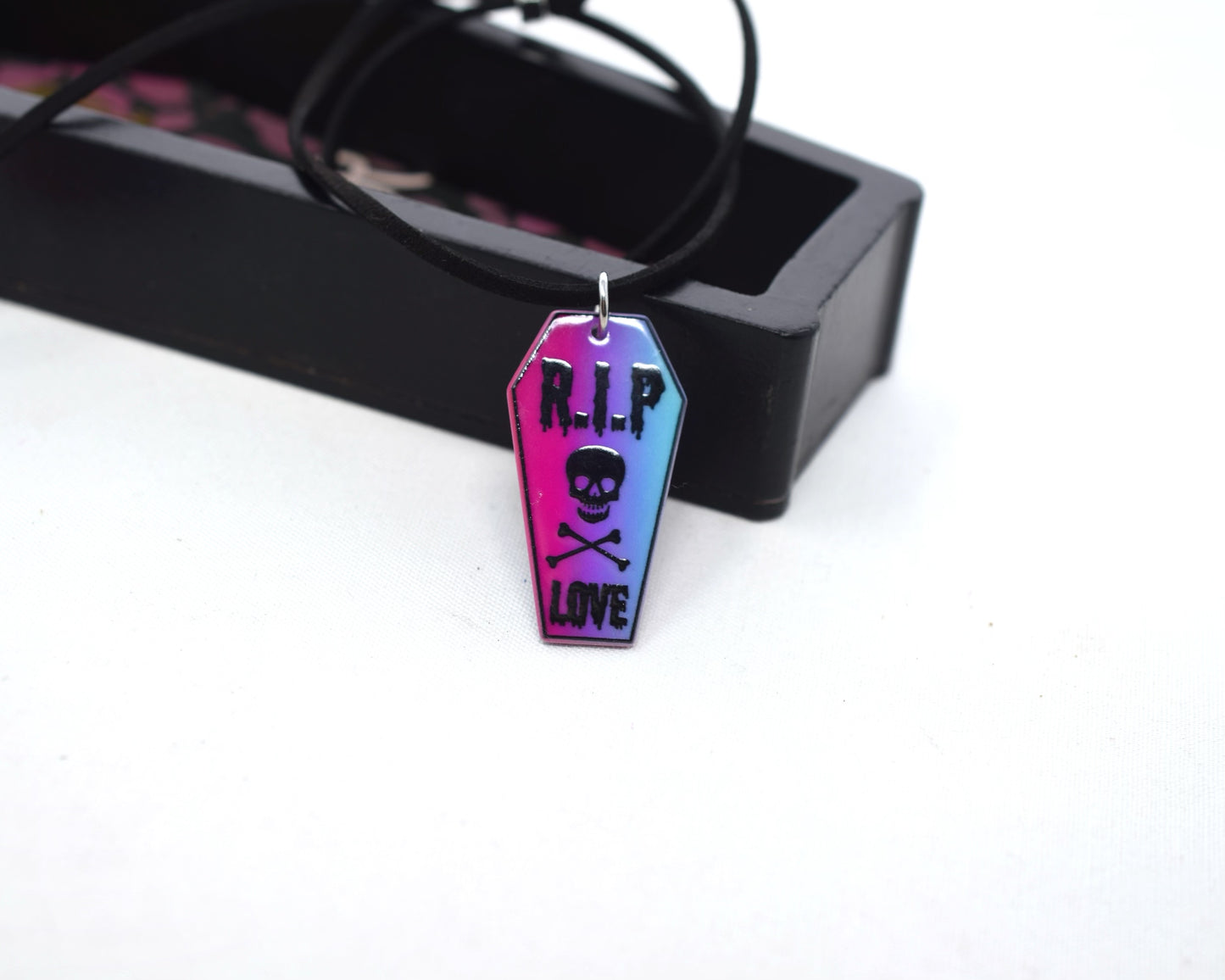 Electric bubblegum coffin choker